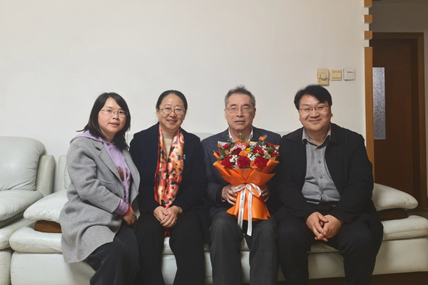 新澳门六合彩内部资料
领导慰问杨云贵老师.jpg