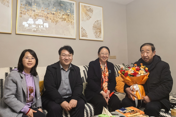 新澳门六合彩内部资料
领导慰问张宝林老师.jpg