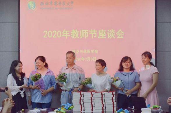 新澳门六合彩内部资料
用鲜花为教师们送去节日的祝福.jpg