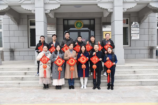 d0d72b35d48a44afa98f9d70e5c4a941.jpg 师生合影.jpg