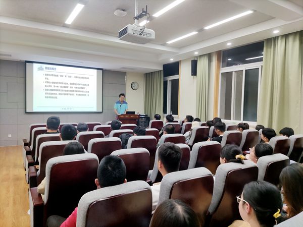 99829e2ee72b4dbb8bea501594b66491.jpg 心理教育与发展中心窦龙做专题培训.jpg