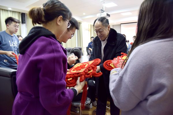 c4b592e43cf144448fe81e6c02138346.jpg 赠送新春礼包.jpg