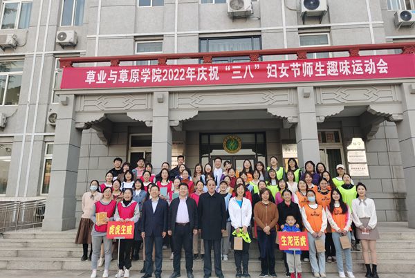 81da8a4c398e46aea8b302378ecfa7fc.jpg 合影.jpg