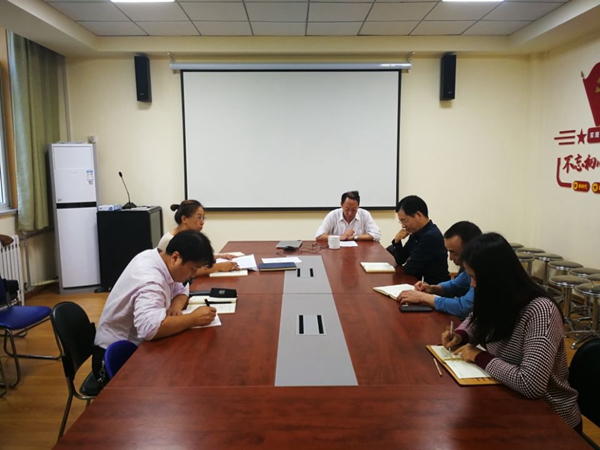 f0df71bb09f74900867d1c3cfc438a38.jpg 召开党政联席会议传达学校疫情防控工作会议精神.jpg