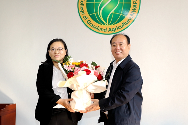 3陈玉林看望慰问新澳门六合彩内部资料
何学青副教授_副本.jpg