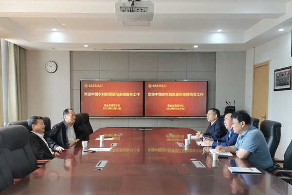 d0415efc8db143e1a4fc816bc24cf45c.jpg 座谈会现场.jpg